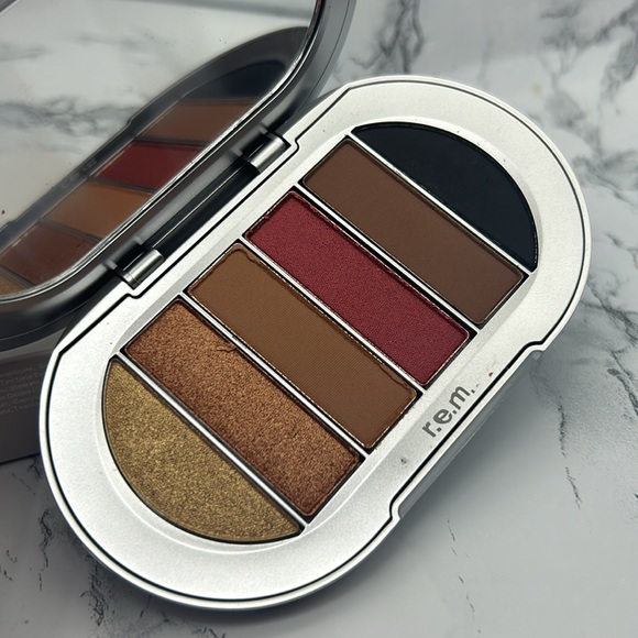 REM BEAUTY Midnight Shadows Eyeshadow Palette in Principessa - Picture 2 of 6